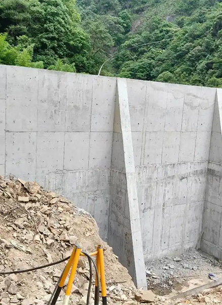 淮南谢家集区重力式挡土墙
